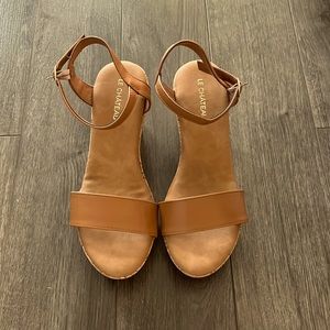 Le Chateau wedges Size 7 Never Worn